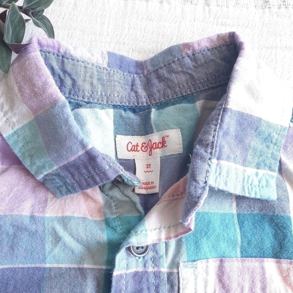 Cat & Jack Short Sleeve Plaid Button Up Shirt size 2T - Picture 3 of 5